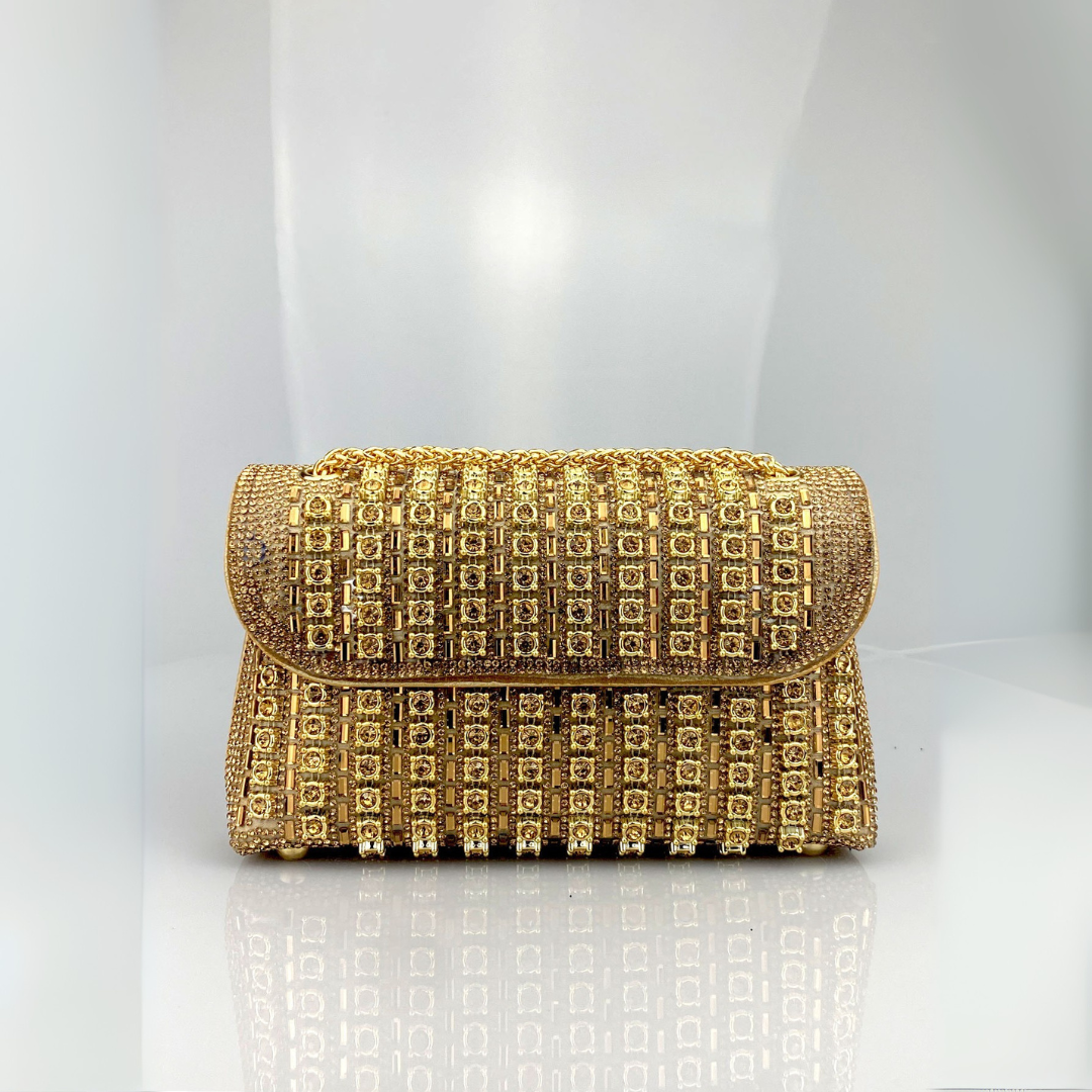 LAVIERA™ Chic Chain-Colored Diamond Shoulder Bag